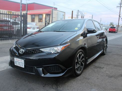 Used 2018 Toyota Corolla iM image 1