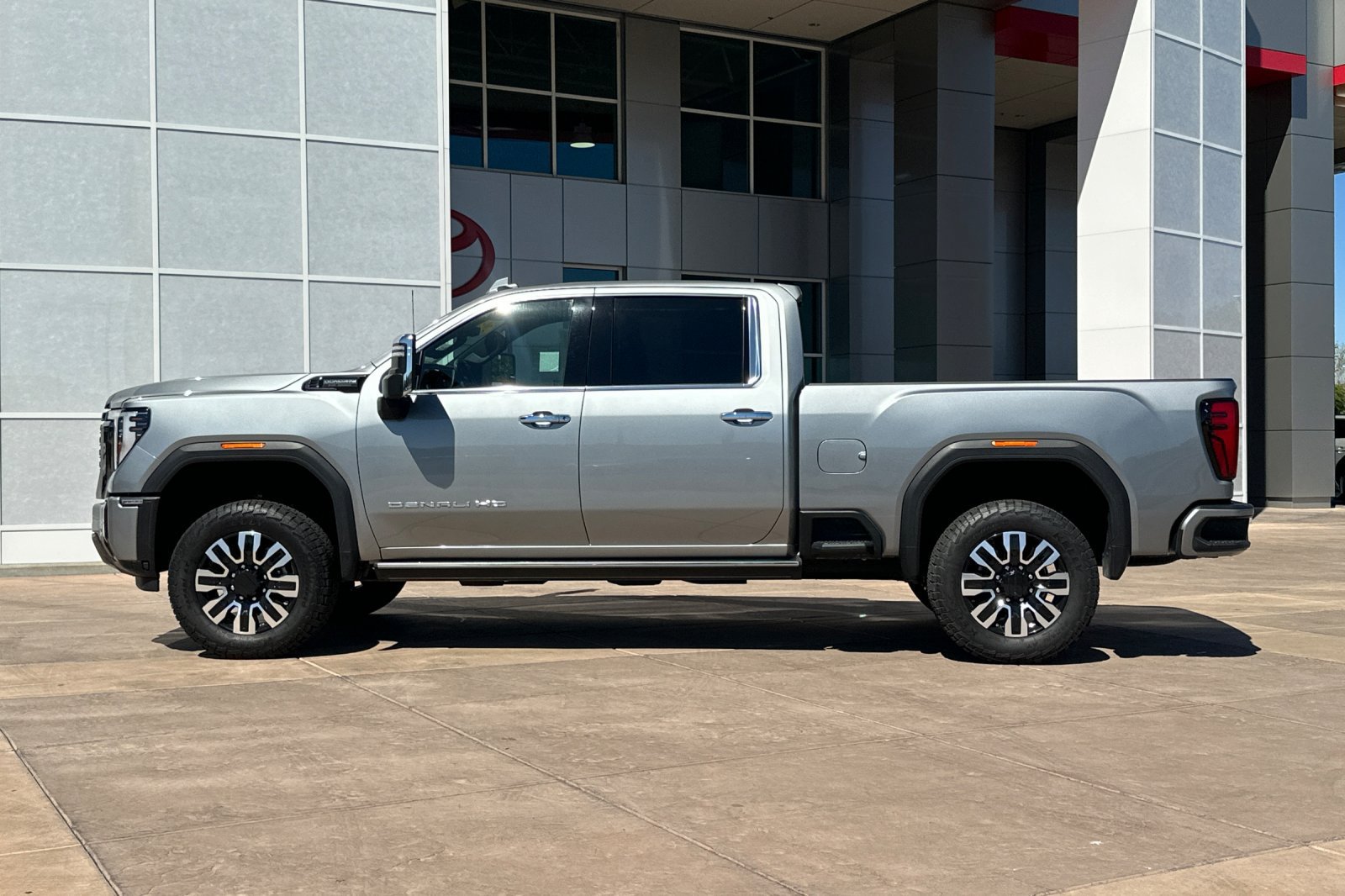 Used 2024 GMC Sierra 2500 Denali Ultimate w/ Max Trailering Package AWD/4WD image 7