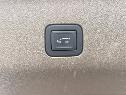 Used 2024 GMC Yukon Denali w/ Denali Reserve Package image 9