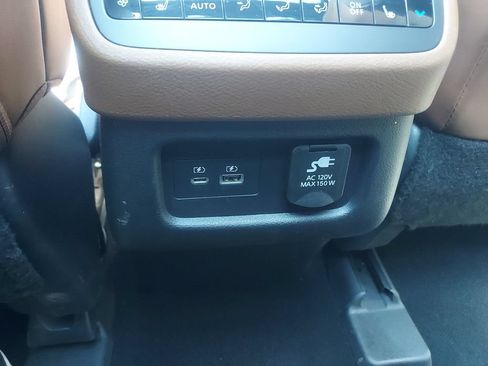 Used 2023 Nissan Pathfinder Platinum AWD/4WD image 11