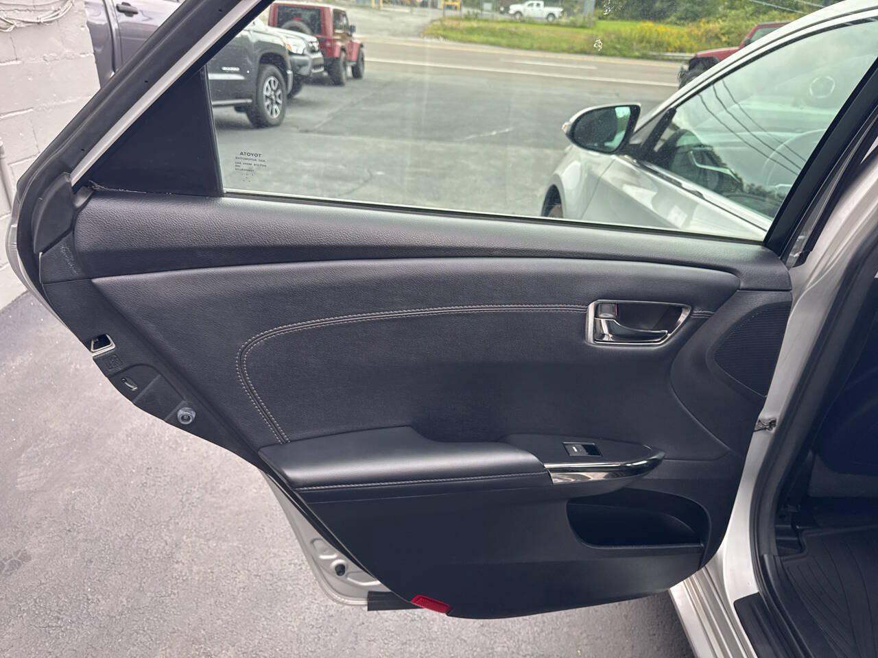 Used 2013 Toyota Avalon XLE Touring FWD image 17