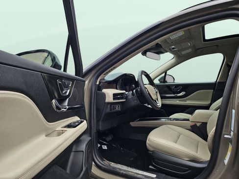 New 2026 Lincoln Corsair Reserve image 9