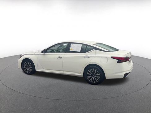 Used 2025 Nissan Altima 2.5 SV image 10