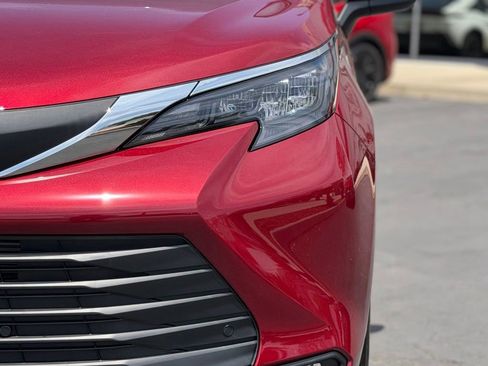New 2026 Toyota Sienna XLE FWD image 13