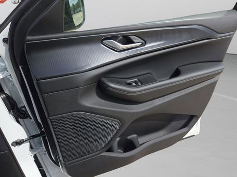 New 2025 Jeep Grand Cherokee Altitude RWD image 31