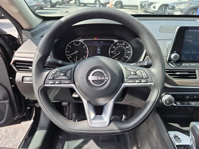 Used 2025 Nissan Altima 2.5 SV FWD image 22