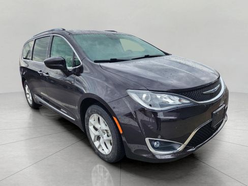 Used 2019 Chrysler Pacifica Touring-L w/ Advanced Safetytec Group image 3