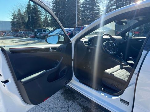 Used 2017 Volkswagen Jetta GLI image 10