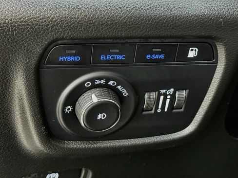 Used 2024 Jeep Grand Cherokee Trailhawk w/ Luxury Tech Group III AWD/4WD image 14