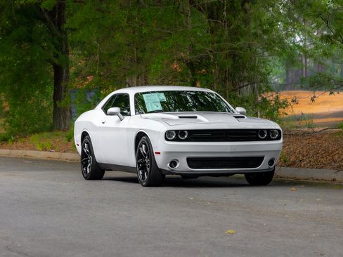 Used 2017 Dodge Challenger SXT Plus RWD image 38