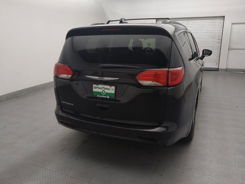 Used 2020 Chrysler Voyager Lxi FWD image 7
