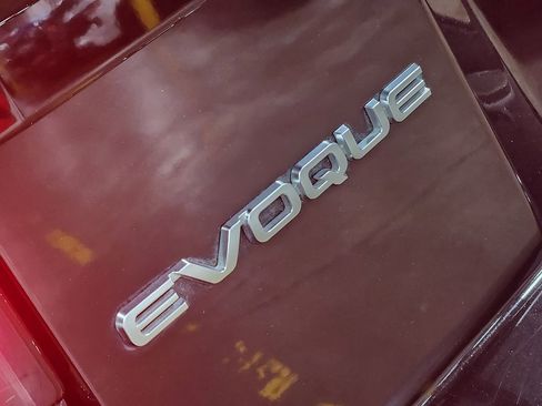 Used 2016 Land Rover Range Rover Evoque SE Premium image 27