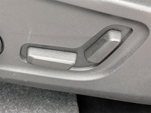 Certified 2024 Volvo XC40 B5 Core image 21