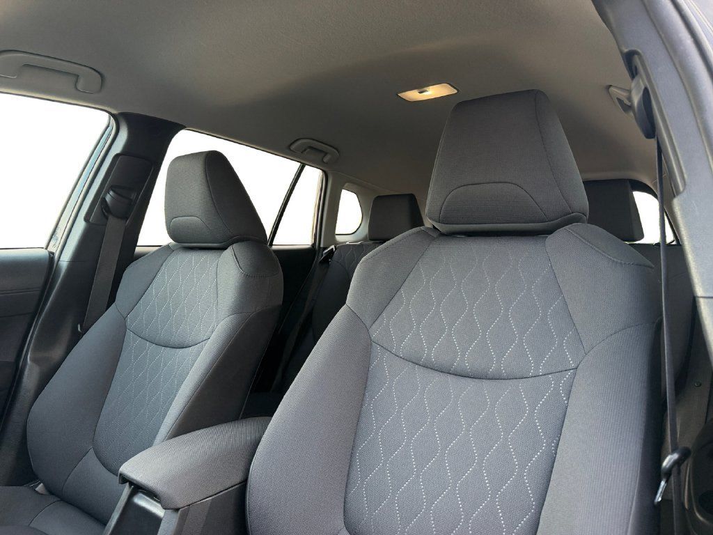 Used 2025 Toyota Corolla Cross LE FWD image 24