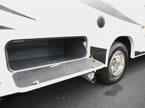 Used 2022 Ford E-450 and Econoline 450 Super Duty w/ Motorhome Prep Package image 6