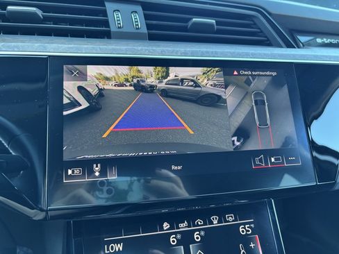 Used 2019 Audi e-tron Prestige w/ Prestige Package AWD/4WD image 30