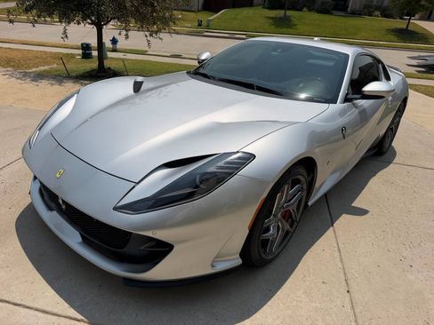 Used 2020 Ferrari 812 Superfast RWD image 6