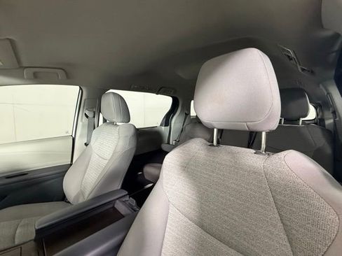 Used 2022 Toyota Sienna LE FWD image 18