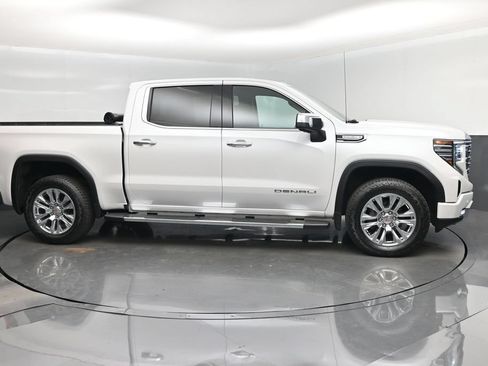 Used 2025 GMC Sierra 1500 Denali w/ Technology Package AWD/4WD image 2