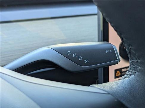 Used 2021 Tesla Model Y Long Range image 12