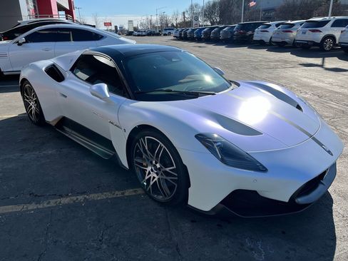 Used 2023 Maserati MC20 Spyder image 2