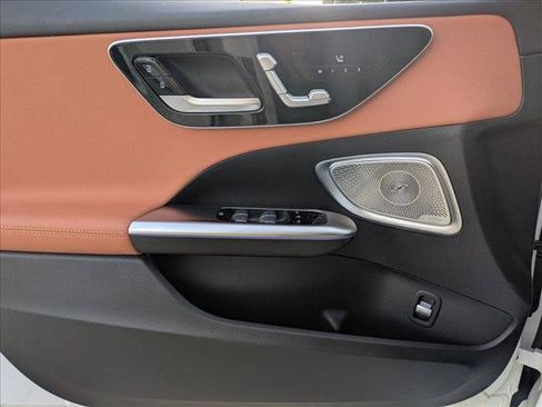 Used 2025 Mercedes-Benz C 300 4MATIC Sedan image 9
