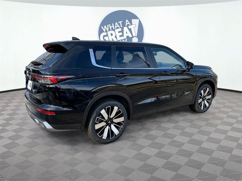 New 2025 Mitsubishi Outlander SE image 6
