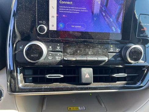 Used 2023 Toyota Highlander XLE image 25