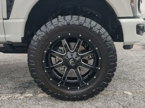 Used 2024 Ford F250 Platinum image 9