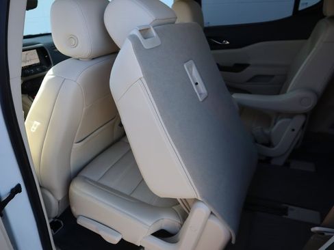 Used 2023 GMC Acadia Denali w/ Denali Ultimate Package image 18