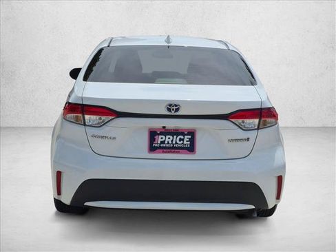 Used 2022 Toyota Corolla LE FWD image 6