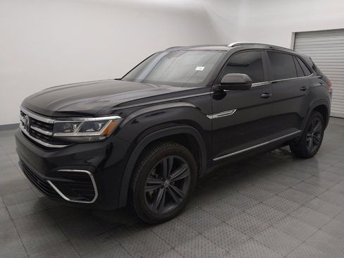 Used 2020 Volkswagen Atlas Cross Sport SE w/ Panoramic Sunroof Package image 2