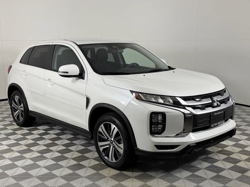 Used 2021 Mitsubishi Outlander Sport SE image 3