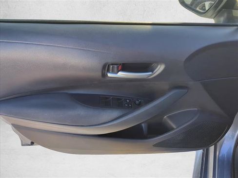 Used 2020 Toyota Corolla LE w/ Carpet Mat Package (TMS) FWD image 9