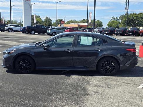 Certified 2025 Toyota Camry SE image 3