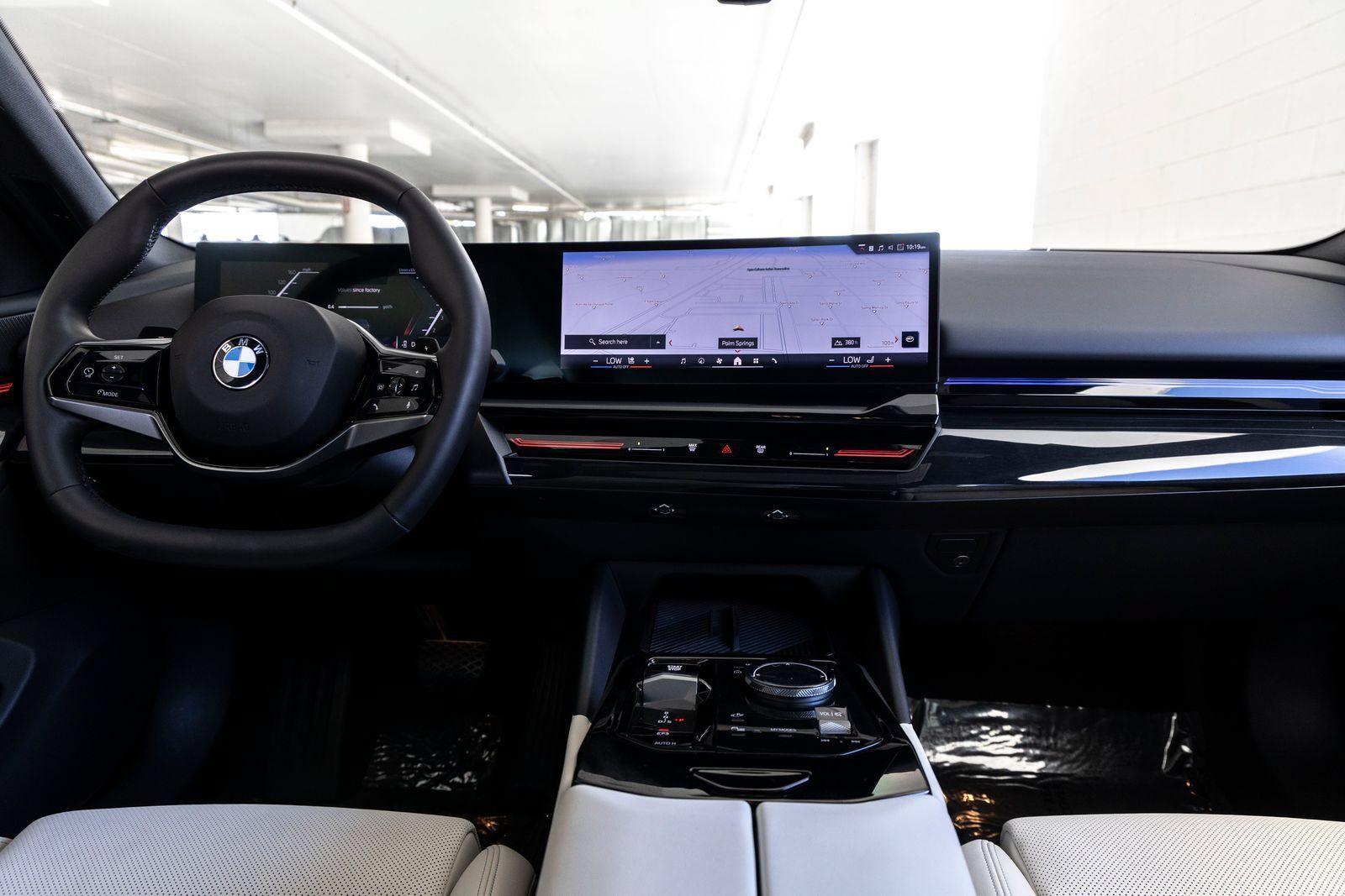 Certified 2024 BMW 530i w/ Convenience Package RWD image 11