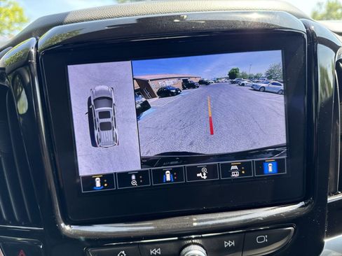 Used 2022 Chevrolet Traverse Premier w/ Redline Edition AWD/4WD image 18
