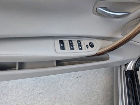 Used 2010 BMW 128i Convertible image 8