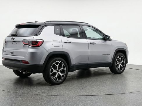 Used 2025 Jeep Compass Limited AWD/4WD image 9
