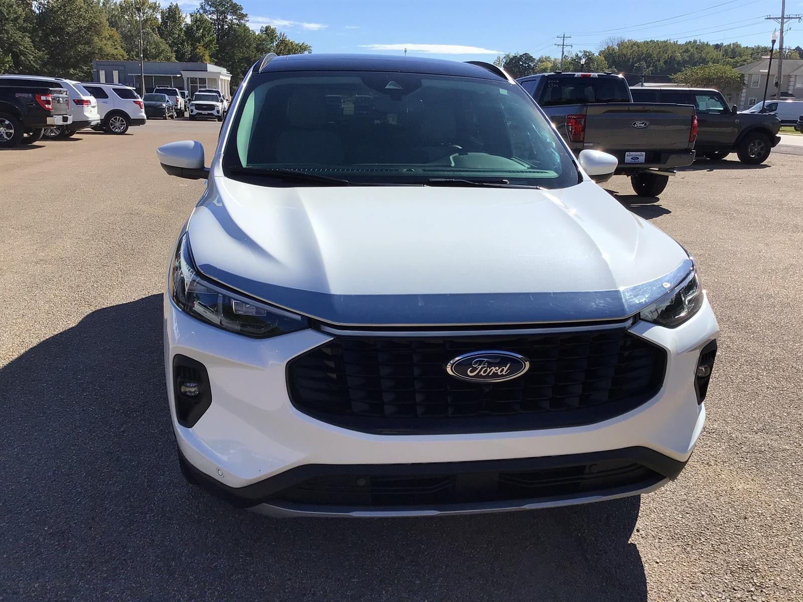 Certified 2024 Ford Escape Platinum w/ Class II Trailer Tow Package AWD/4WD image 7