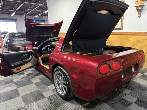 Used 2004 Chevrolet Corvette Coupe w/ Roof Package RWD image 12