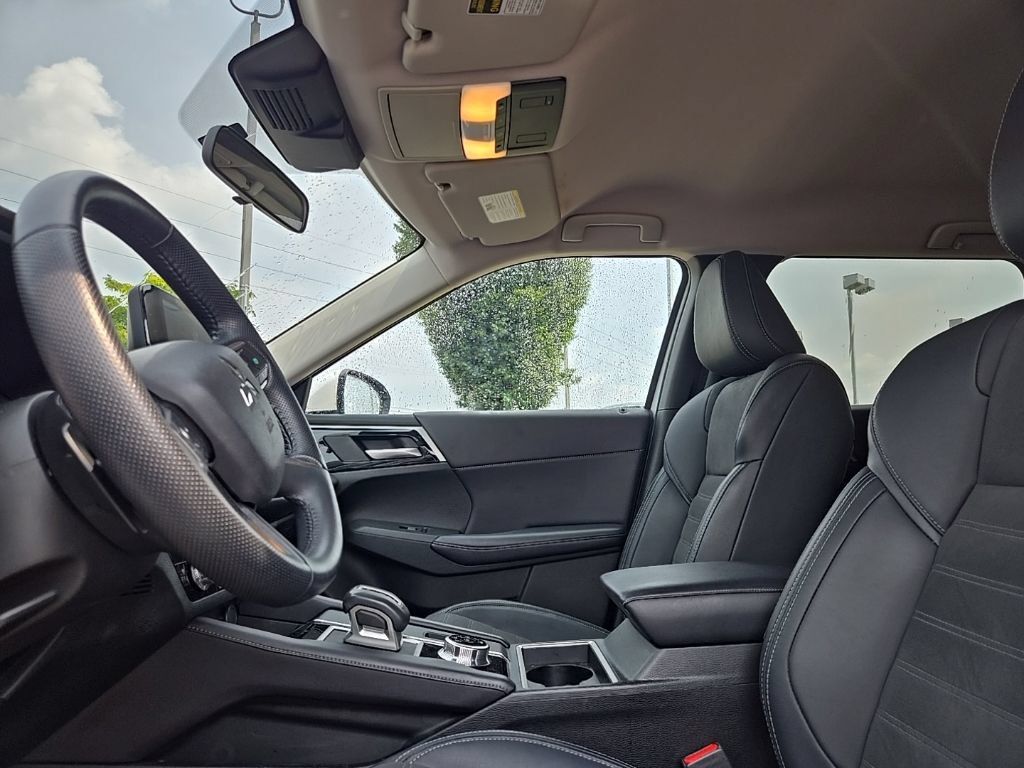 Used 2024 Mitsubishi Outlander SE AWD/4WD image 28