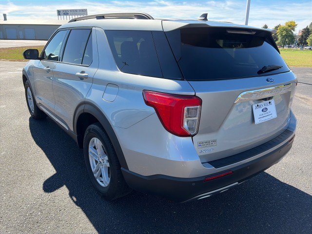 Used 2024 Ford Explorer XLT w/ Equipment Group 202A AWD/4WD image 3