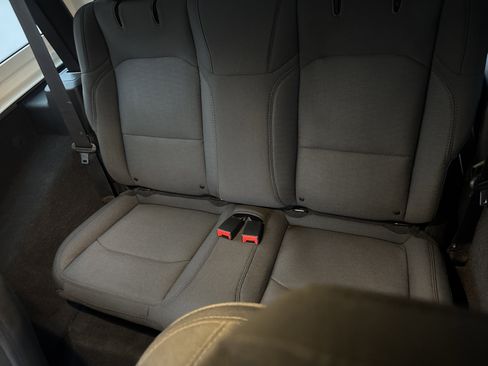 Used 2019 Jeep Wrangler Sport image 13