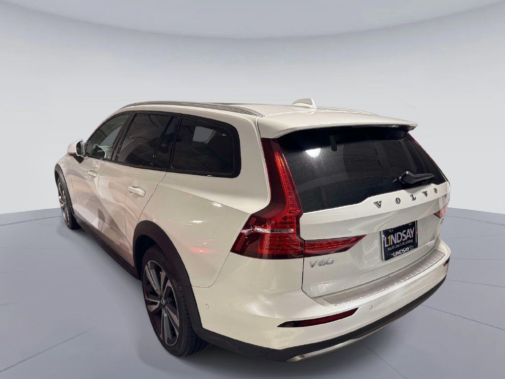 Used 2026 Volvo V60 B5 Cross Country Plus w/ Protection Package Premier AWD/4WD image 4