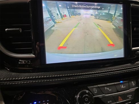 Used 2023 Chrysler Pacifica Limited image 18