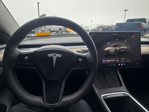 Used 2023 Tesla Model 3 Standard Range image 13