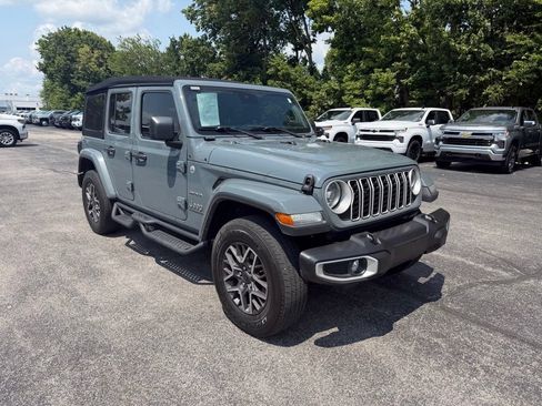 Used 2024 Jeep Wrangler Unlimited Sahara AWD/4WD image 2