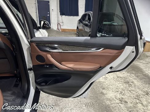 Used 2017 BMW X5 xDrive40e AWD/4WD image 22