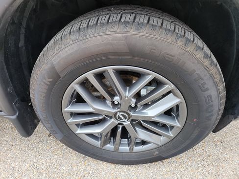 Used 2023 Nissan Rogue S image 10